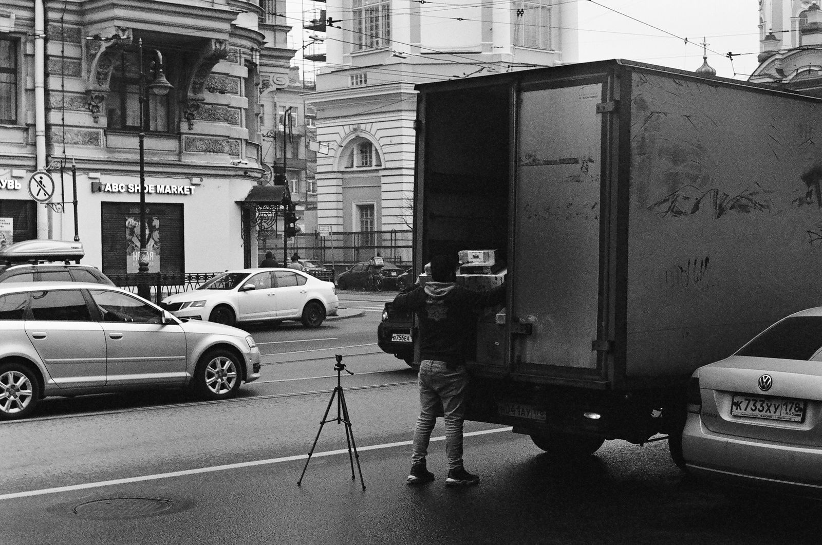 Il carico sul camion in strada